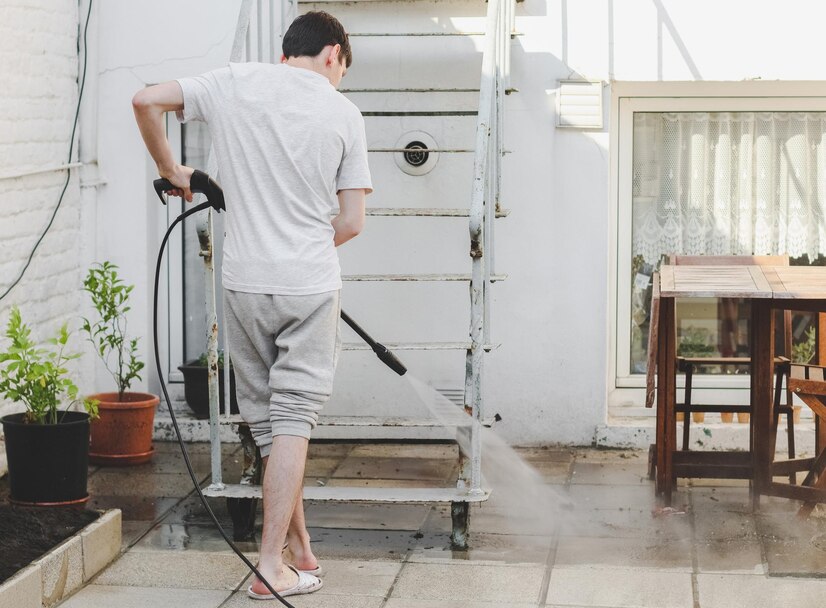 7 Advantages of Using Pressure Washing for Your Residence or Company